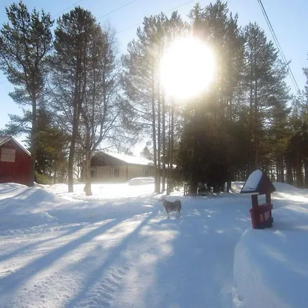 Сasa de vacaciones Authentic At The Reindeer Farm