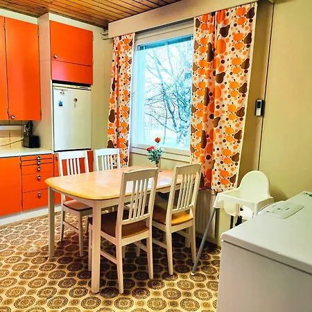 Сasa de vacaciones Authentic At The Reindeer Farm *