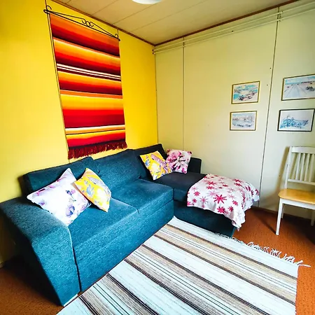 Сasa de vacaciones Authentic At The Reindeer Farm