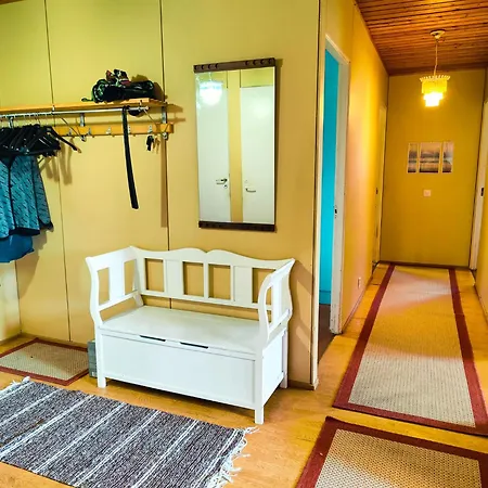 Сasa de vacaciones Authentic At The Reindeer Farm